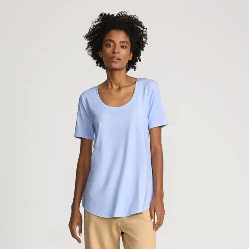 Women's Short Sleeve Power Performance Scoop Neck Curved Hem Tunic Tee